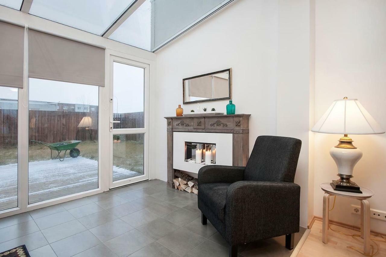 Cozy 3 Bedroom House Near The Blue Lagoon Njarthvik エクステリア 写真