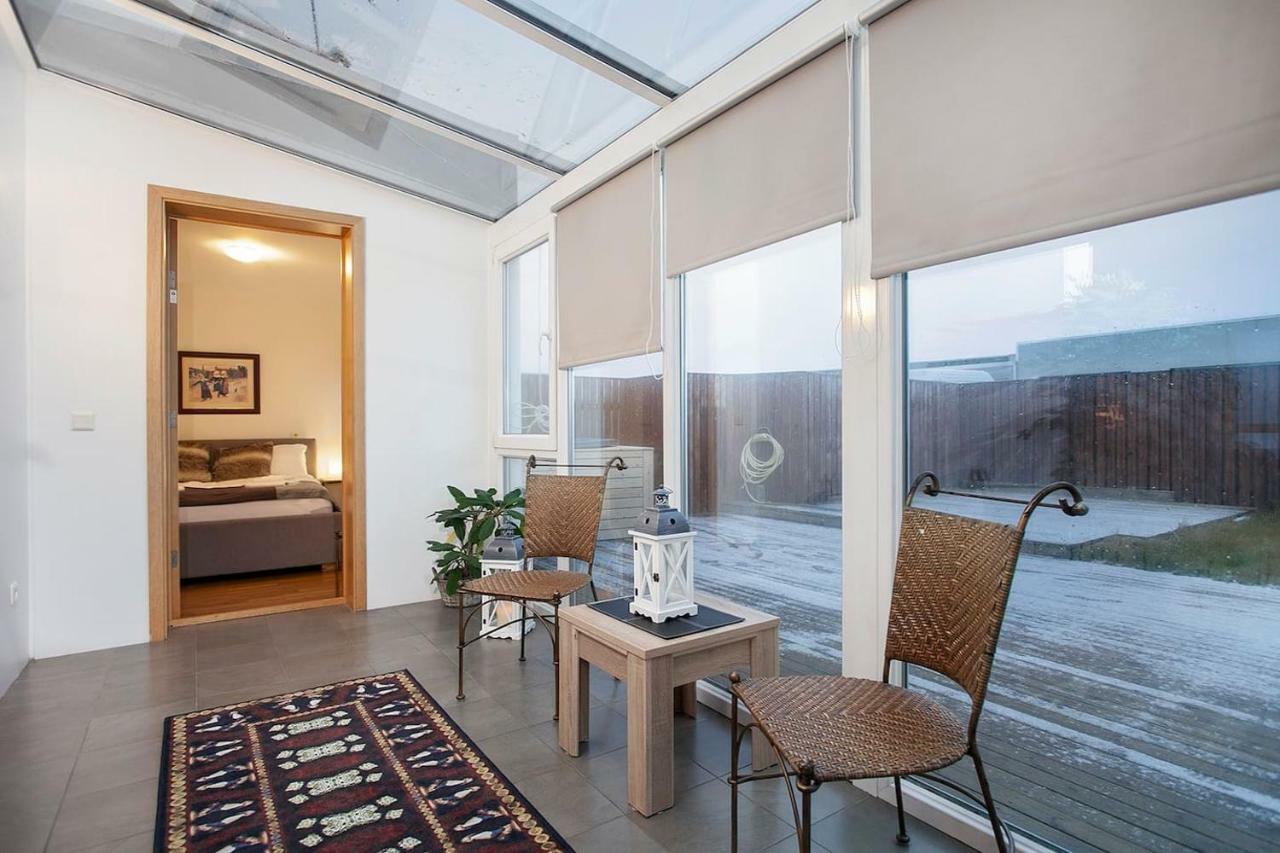 Cozy 3 Bedroom House Near The Blue Lagoon Njarthvik エクステリア 写真