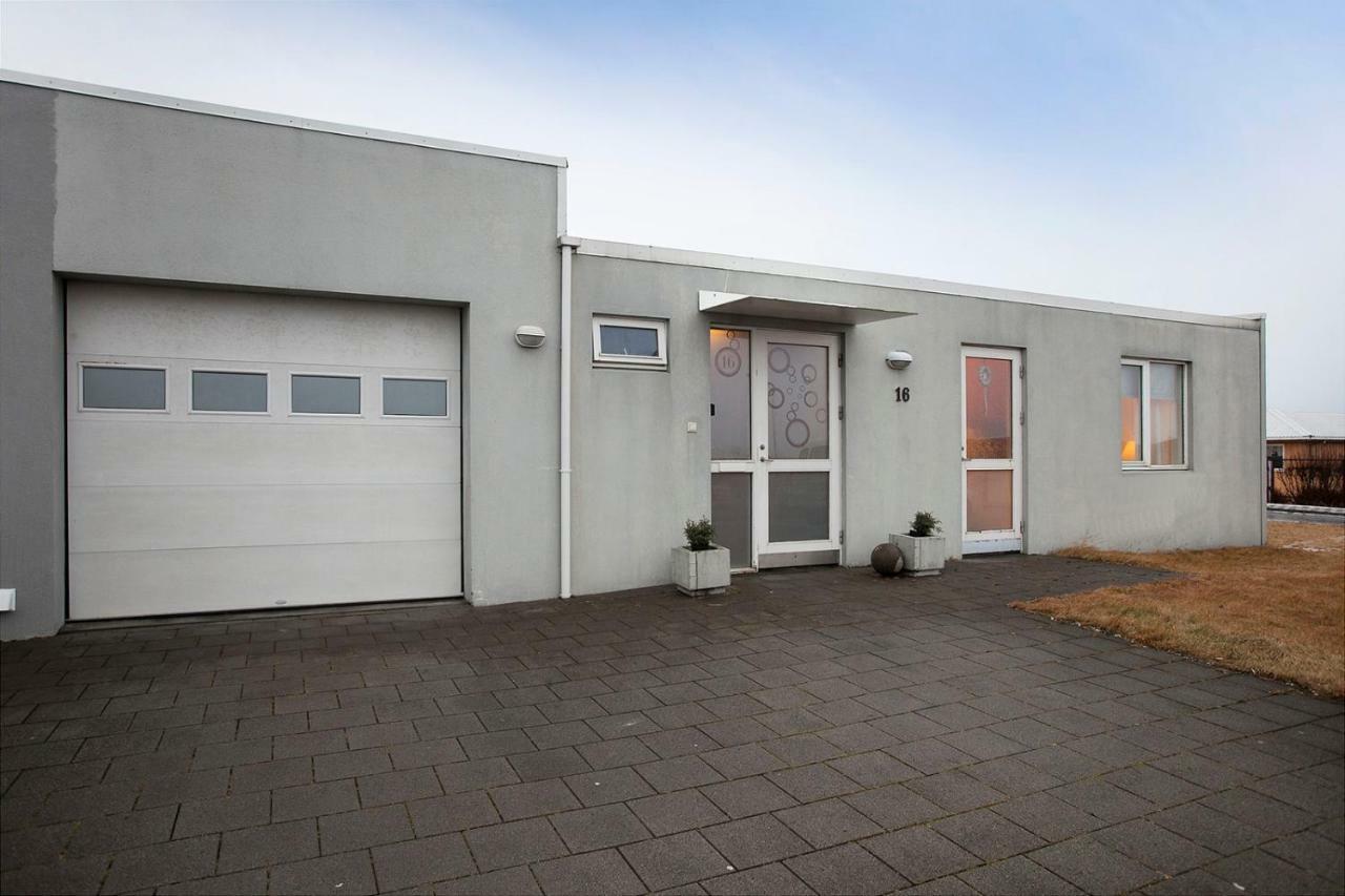 Cozy 3 Bedroom House Near The Blue Lagoon Njarthvik エクステリア 写真